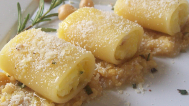 Calamarata con ricotta e gelato al taleggio