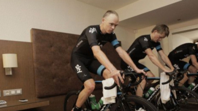 Chris Froome e compagni in allenamento indoor