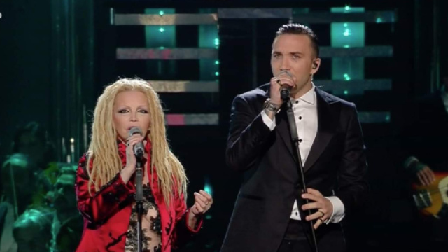 Il problema audio di Patty Pravo e Briga a Sanremo 2019. Blasting News