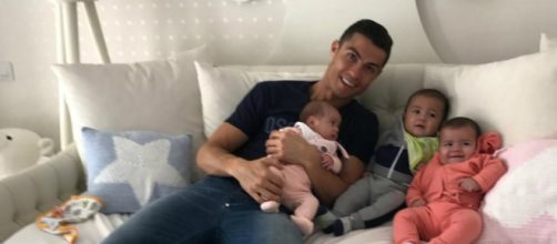 O jogador Cristiano Ronaldo e os filhos (Reprodu&ccedil;&atilde;o/Instagram)