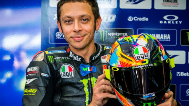 Rossi con il nuovo casco per i test invernali