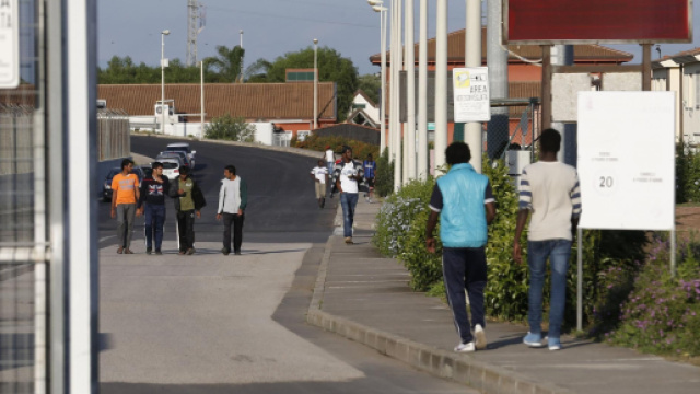 Ultim'ora Cara di Mineo, iniziati i trasferimenti dei migranti - primastampa.eu