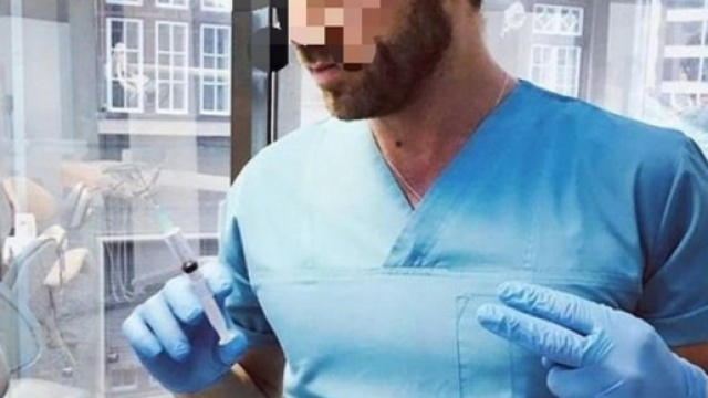 L'italiano Matteo Politi &egrave; stato arrestato in Romania: si fingeva chirurgo estetico, ma aveva solo la licenza media.
