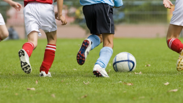 Tragedia a Napoli: 14enne muore dopo aver accusato un malore sul campo di calcio
