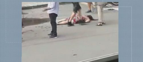 Idosa d&aacute; 'gravata' em mulher ap&oacute;s briga de tr&acirc;nsito - Foto: Reprodu&ccedil;&atilde;o EPTV