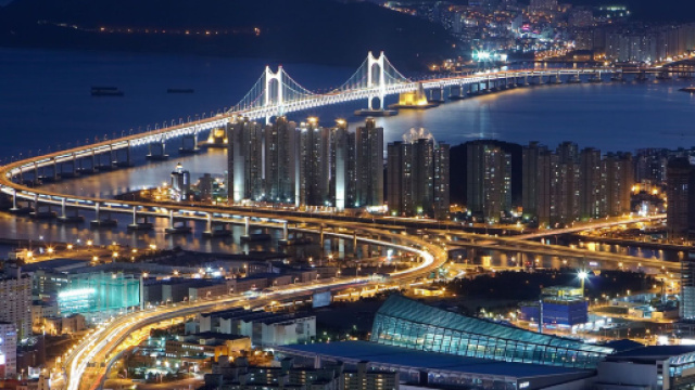 Corea del Sud, nave cargo contro un ponte: 'Il comandante era ubriaco'