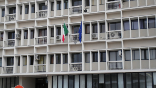 IL GRANDE MALATO? IL SISTEMA SANITARIO. ASL TA: CHIUSA PER FERIE ... - blogspot.it