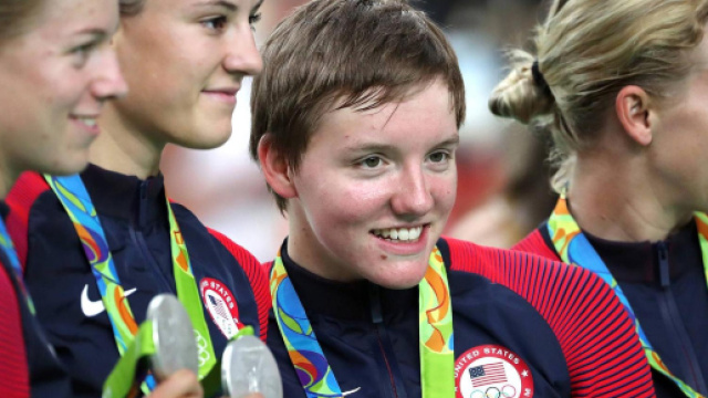 Kelly Catlin suicida a 23 anni. Fu campionessa mondiale di ciclismo femminile a squadre - vaaju.com