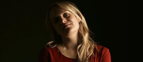 Elisabeth Moss &eacute; uma das atrizes que participaram de Grey's Anatomy antes de se tornar famosa (Reprodu&ccedil;&atilde;o/Instagram)