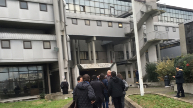 Prato, rapporti intimi con l'allievo: per il test del Dna il bambino &egrave; del 15enne