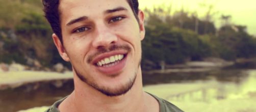 Um m&ecirc;s ap&oacute;s separa&ccedil;&atilde;o, Jos&eacute; Loreto circula com alian&ccedil;a (Foto: Acervo/ BlastingNews)