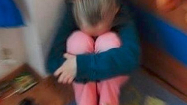 Mamma vendeva la figlia di 13 anni a 30 euro per fare sesso con gli anziani: 6 arresti - Il Mattino