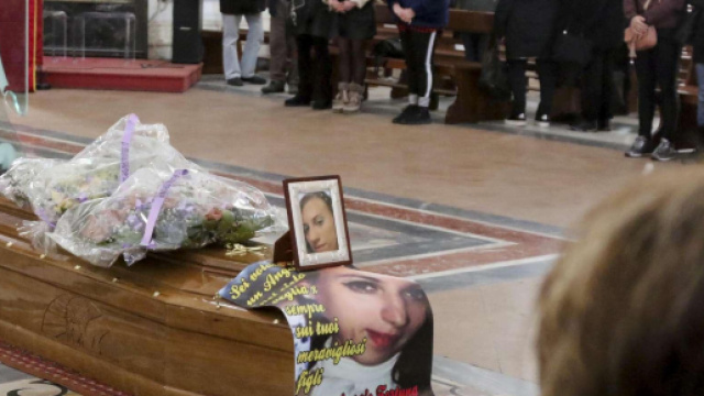 Funerali di Fortuna Bellisario, uccisa di botte dal marito: dura omelia del parroco.