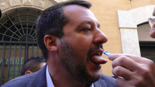 Matteo Salvini si sottopone al test antidroga de Le Iene