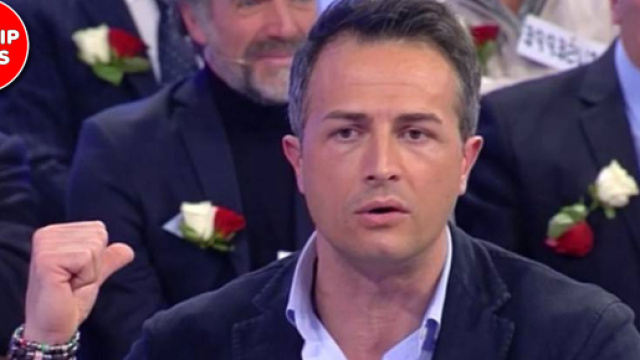 Riccardo Guarnieri riceve uno schiaffo in puntata da Roberta