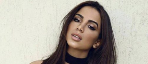 Anitta &eacute; flagrada trocando carinhos. (Foto: Divulga&ccedil;&atilde;o)