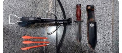 O homem utilizava uma besta, arma parecida com a que estava com um dos assassinos na escola em Suzano (foto: reprodu&ccedil;&atilde;o/ PMDF)