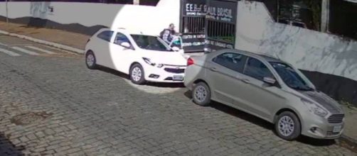 Testemunha teria visto jovem suspeito na companhia dos atiradores. (Foto: Reprodu&ccedil;&atilde;o c&acirc;meras de seguran&ccedil;a)