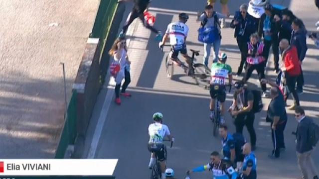 Elia Viviani e Peter Sagan subito dopo l'arrivo.