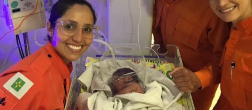 Bombeiros batizaram a menina de Maria Flor. (Divulga&ccedil;&atilde;o/Corpo de Bombeiros)