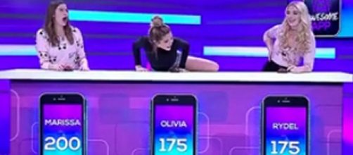 Olivia Jade Giannulli (center) reportedly won a rigged game show in 2016. [Source: Entertainment - YouTube]