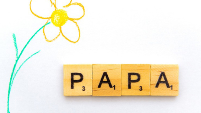 Auguri Festa del Pap&agrave;: frasi originali da inviare su Facebook e WhatsApp