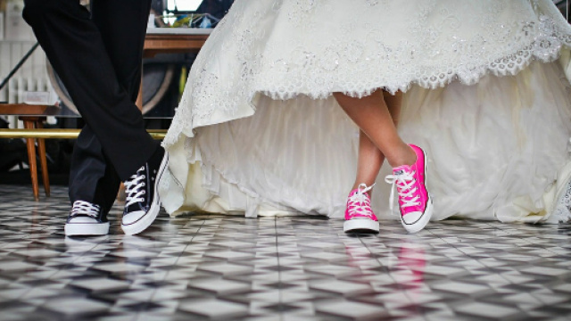 Regno Unito: sposa trova messaggio inciso sulle sue scarpe nuziali, &egrave; della madre deceduta.