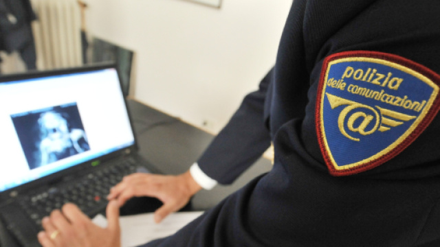 Torino, rapporti intimi con l'amico di 14 anni della figlia: arrestata 42enne