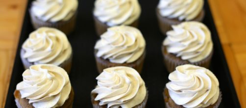 Candy dessert sweet cream cupcakes. - [Canon EOS 5d Mark IIi / MaxPixel]