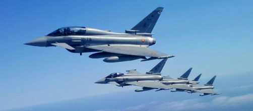 Formaci&oacute;n de Eurofighter en vuelo durante el Ej&eacute;rcicio Sirio