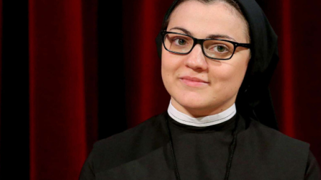 Ballando con le Stelle: Suor Cristina si esibir&agrave; col velo in balli di gruppo.