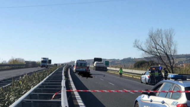Calabria, si toglie la vita lanciandosi sotto un mezzo pesante