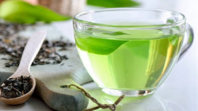 Il t&egrave; verde migliora il microbiota intestinale con un impatto favorevole sull'assorbimento dei grassi e sul metabolismo degli zuccheri.