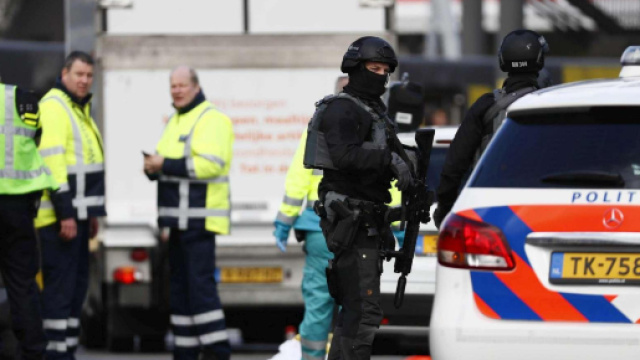 Utrecht, sparatoria su un tram in piazza 24 ottobre: molti feriti.
