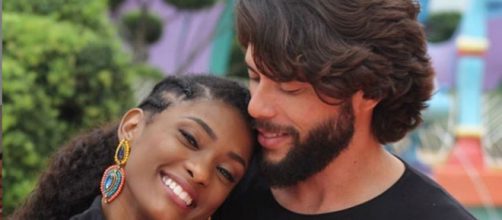 Erika Januza e o namorado (Reprodu&ccedil;&atilde;/Instagram)