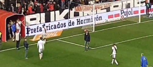 Kakuta se encar&oacute; con un sector de la afici&oacute;n del Rayo Vallecano al finalizar el partido
