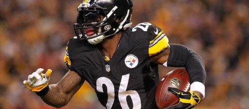 Philadelphia's newest sports star is trying to bring another major star to town: Le'Veon Bell. [Image via NFL/YouTube]