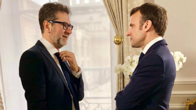 Fabio Fazio onorato di intervistare Macron: i sovranisti insorgono