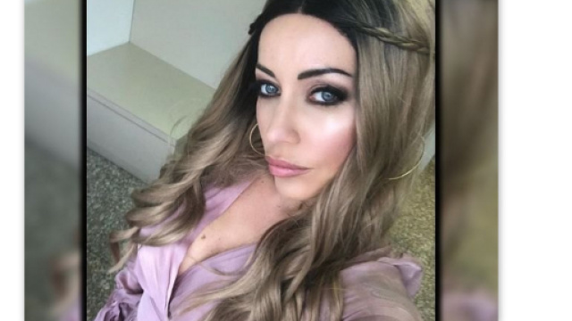 Karina Cascella con la parrucca: svelato il motivo.