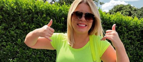 Mar&iacute;lia Mendon&ccedil;a usando saia '40'. (Reprodu&ccedil;&atilde;o/Instagram/@mariliamendoncacantora)