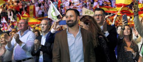 Santiago Abascal apoya el uso de armas