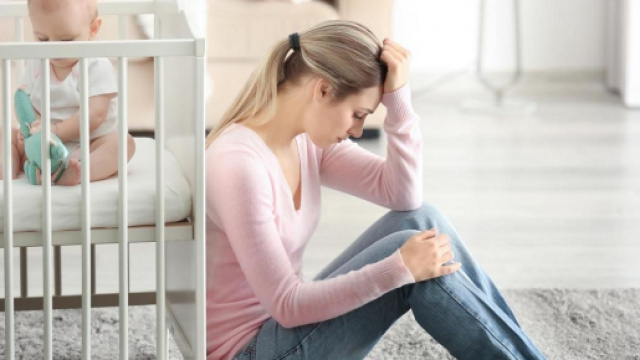 Definita baby-blues, in riferimento ad un genere musicale &ldquo;triste&rdquo;, la depressione post-partum interessa oltre il 70% delle neo-mamme.
