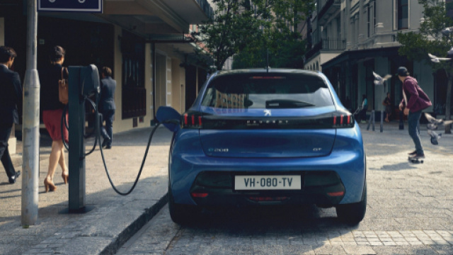 Nuova Peugeot e-208, in Italia ad autunno 2019