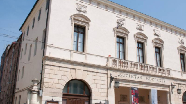 Un'immagine del Teatro Sociale di Rovigo