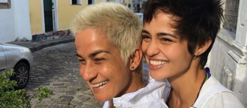 Nanda Costa ao lado da namorada. (Reprodu&ccedil;&atilde;o/Instagram/@nandacosta)