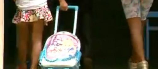 Professora revista alunos e &eacute; afastada (Reprodu&ccedil;&atilde;o/ TV Tem/ Rede Globo)