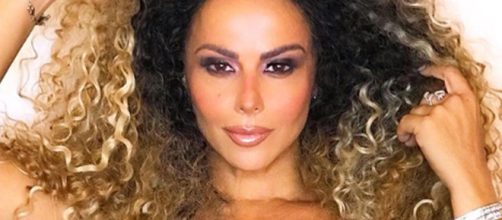 Viviane Ara&uacute;jo posa em clique na academia. (Reprodu&ccedil;&atilde;o/Instagram/@araujoviviane)