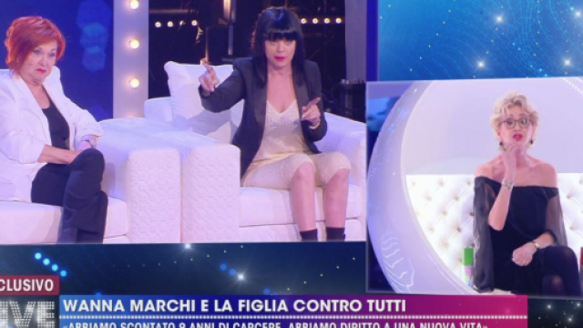 Live, non &egrave; la D'Urso, caos in studio per Wanna Marchi e la figlia Stefania