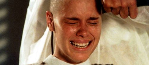 Carolina Dieckmann raspou o cabelo para a novela 'La&ccedil;os de Fam&iacute;lia'. (Reprodu&ccedil;&atilde;o/Rede Globo)