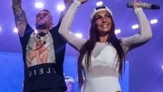 Elettra Lamborghini fa scandalo s'intravede il piercing nelle zone intime